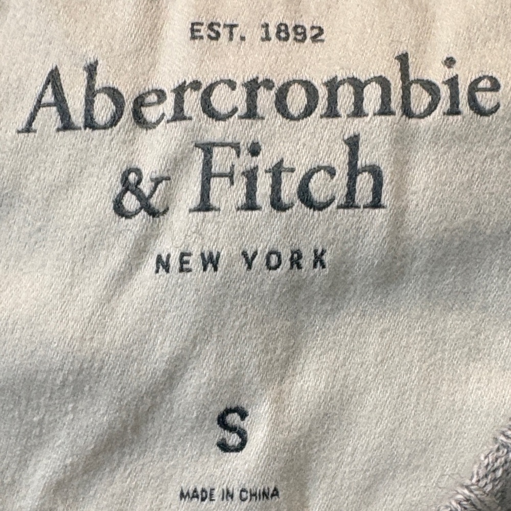 Abercrombie & Fitch Classic Gray Crewneck Sweater size S - Picture 2 of 3